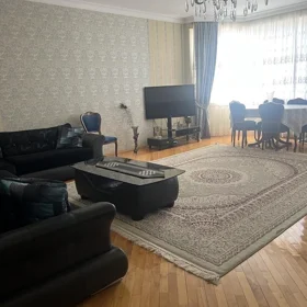 In Baku 140.0 m² apartment is for rent - Image 2