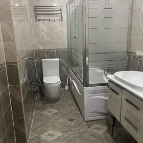 In Baku 140.0 m² apartment is for rent - Image 6