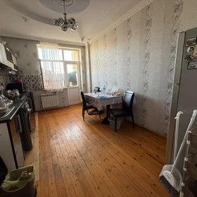 In Baku 90.0 m² apartment is for rent - Image 2