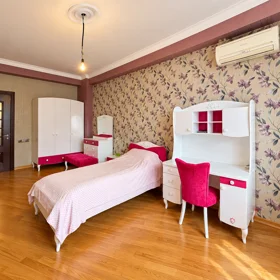 In Baku 138.0 m² apartment is for rent - Image 2