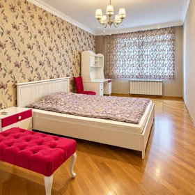 In Baku 138.0 m² apartment is for rent - Image 5