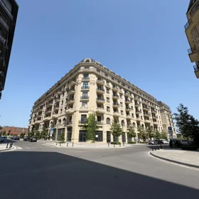 In Baku 153.0 m² apartment is for sale - Image 3