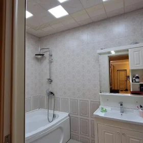 In Baku 110.0 m² apartment is for rent - Image 2