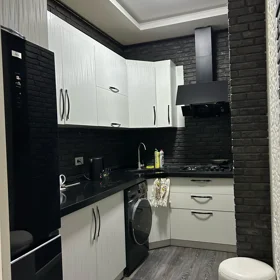 In Baku 70.0 m² apartment is for rent - Image 2