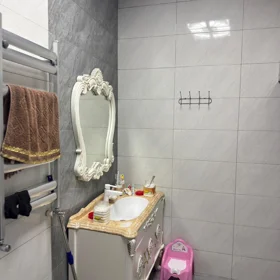 In Baku 80.0 m² house with 3.0 rooms is for rent - Image 9