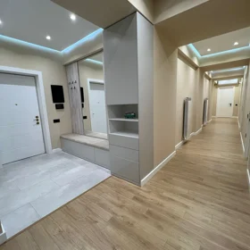 In Baku 185.0 m² apartment is for sale - Image 6
