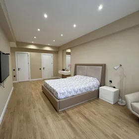 In Baku 185.0 m² apartment is for sale - Image 9