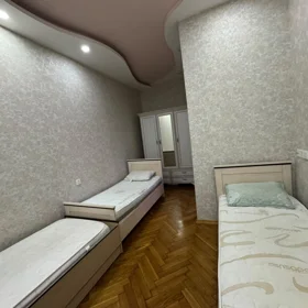 In Baku 90.0 m² apartment is for rent - Image 7