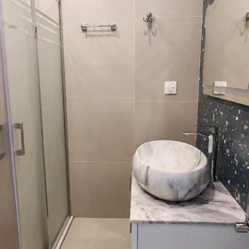 In Səbail rayonu 64.0 m² apartment is for sale - Image 2