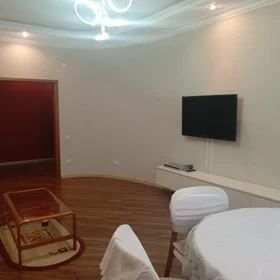 In Baku 70.0 m² apartment is for rent - Image 3