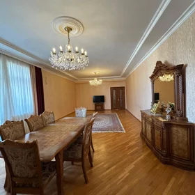 In Baku 176.0 m² apartment is for sale - Image 5