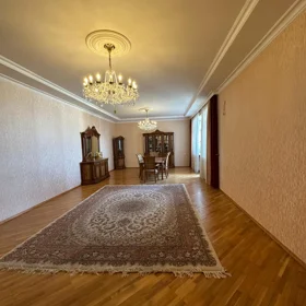 In Baku 176.0 m² apartment is for sale - Image 6