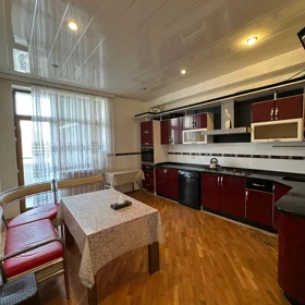 In Baku 176.0 m² apartment is for sale - Image 7