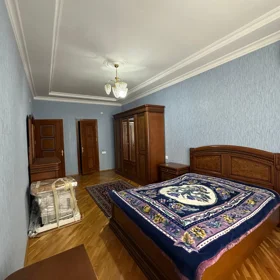 In Baku 176.0 m² apartment is for sale - Image 10