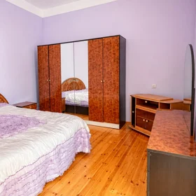 In nan 204.0 m² house with 5.0 rooms is for sale - Image 7