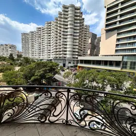 In Baku 160.0 m² apartment is for sale - Image 9
