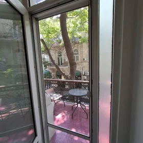 In Səbail rayonu 95.0 m² apartment is for sale - Image 2