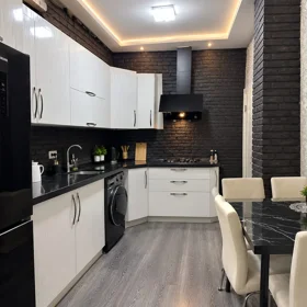 In Baku 70.0 m² apartment is for rent - Image 3