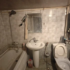 In Baku 65.0 m² apartment is for sale - Image 5