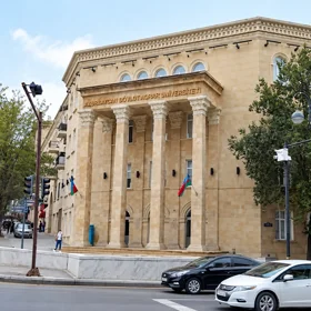 In Baku 70.0 m² apartment is for sale - Image 3