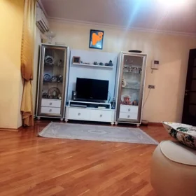 In Baku 90.0 m² apartment is for sale - Image 5