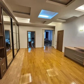 In Baku 140.0 m² apartment is for sale - Image 4