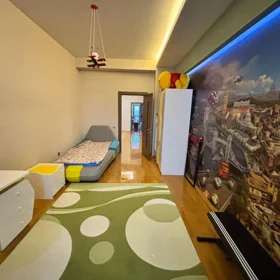 In Baku 140.0 m² apartment is for sale - Image 8