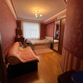 In Baku 185.0 m² apartment is for rent - Image 3