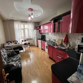 In Baku 185.0 m² apartment is for rent - Image 9