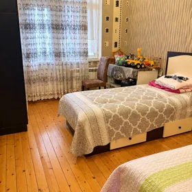 In Baku 90.0 m² apartment is for rent - Image 3