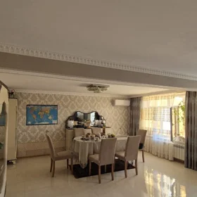 In Baku 160.0 m² house with 6.0 rooms is for sale - Image 3
