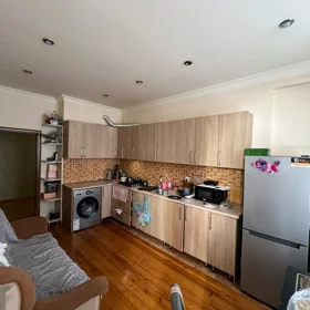 In Baku 100.0 m² apartment is for sale - Image 2