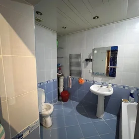 In Baku 100.0 m² apartment is for sale - Image 3