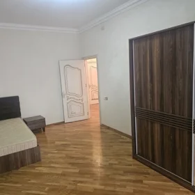 In Baku 130.0 m² apartment is for rent - Image 4
