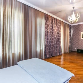 In Baku 220.0 m² apartment is for rent - Image 3