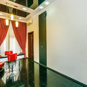 In Baku 220.0 m² apartment is for rent - Image 4