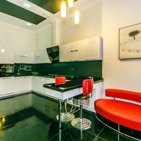In Baku 220.0 m² apartment is for rent - Image 5