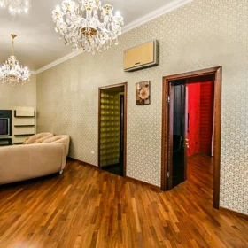 In Baku 220.0 m² apartment is for rent - Image 9