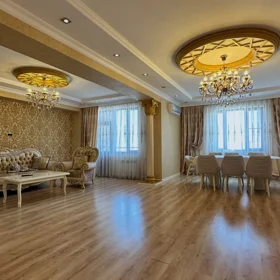 In Baku 280.0 m² apartment is for rent - Image 3