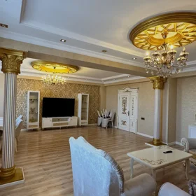 In Baku 280.0 m² apartment is for rent - Image 5