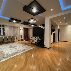 In Baku 160.0 m² apartment is for sale - Image 5