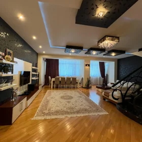 In Baku 160.0 m² apartment is for sale - Image 10