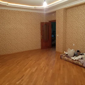 In Baku 150.0 m² apartment is for rent - Image 7