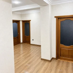 In Baku 130.0 m² apartment is for rent - Image 3