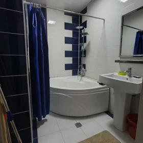 In Baku 110.0 m² apartment is for rent - Image 2