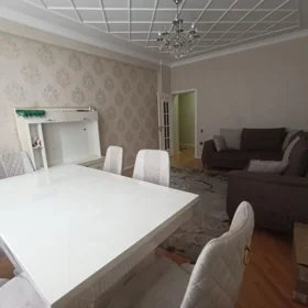In Baku 110.0 m² apartment is for rent - Image 3