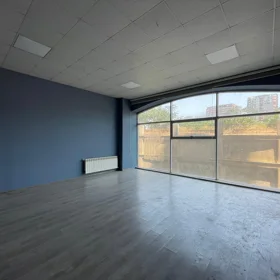 In Baku 1600.0 m² commercial is for rent - Image 8