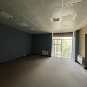 In Baku 1600.0 m² commercial is for rent - Image 9