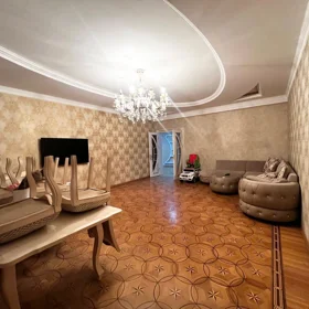 In Baku 200.0 m² apartment is for rent - Image 2