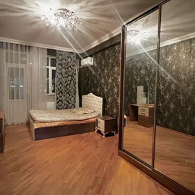 In Baku 200.0 m² apartment is for rent - Image 4